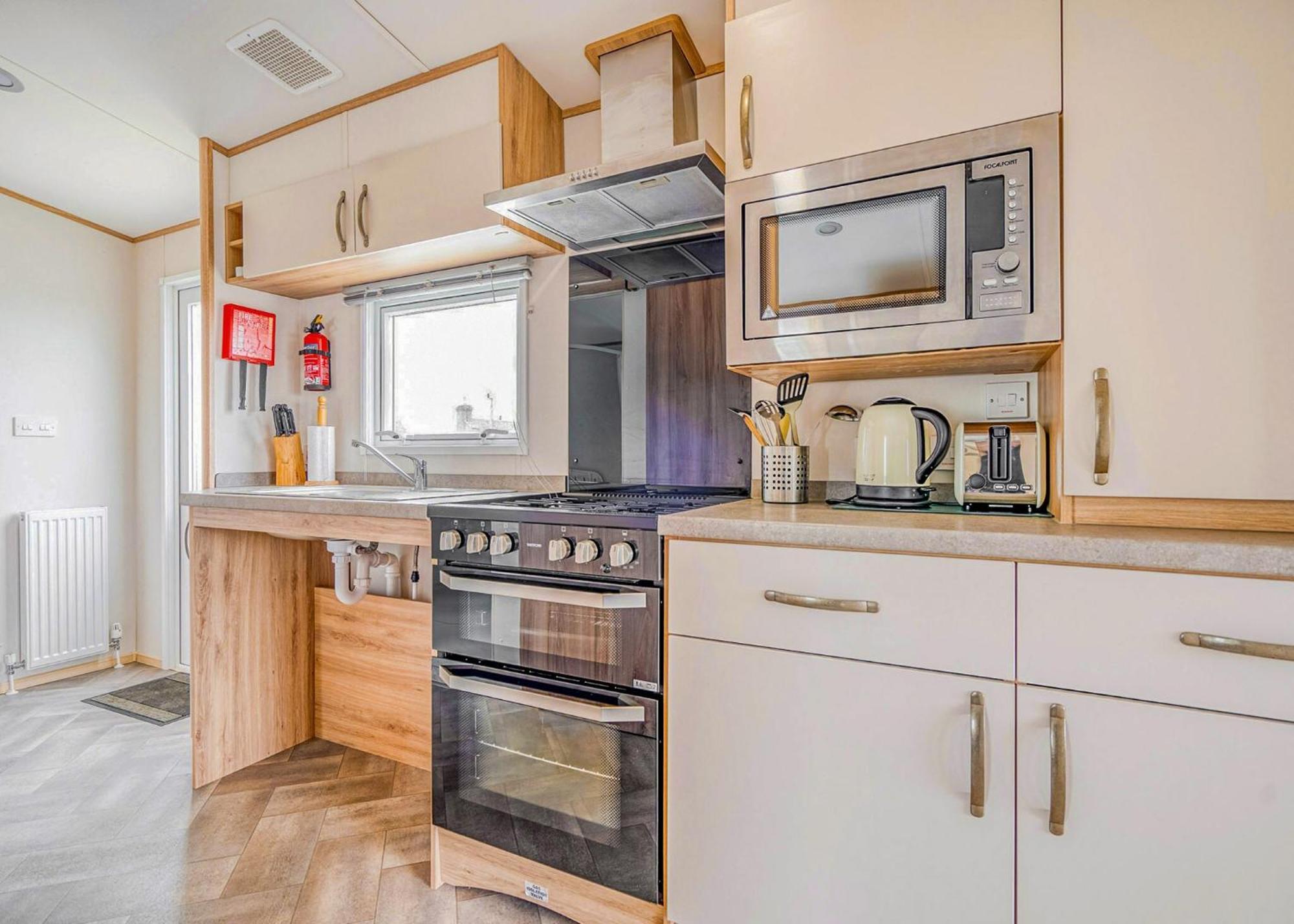 Meadow Lakes Holiday Park Сент-Остел Экстерьер фото